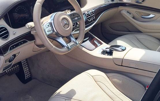 Mercedes S560 AMG rental in Dubai - CarHire24